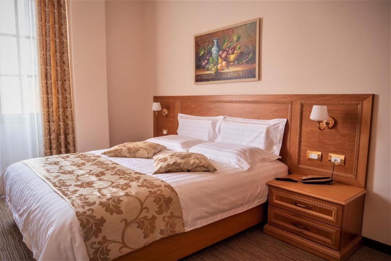 Hotel Boka Тирана Екстер'єр фото