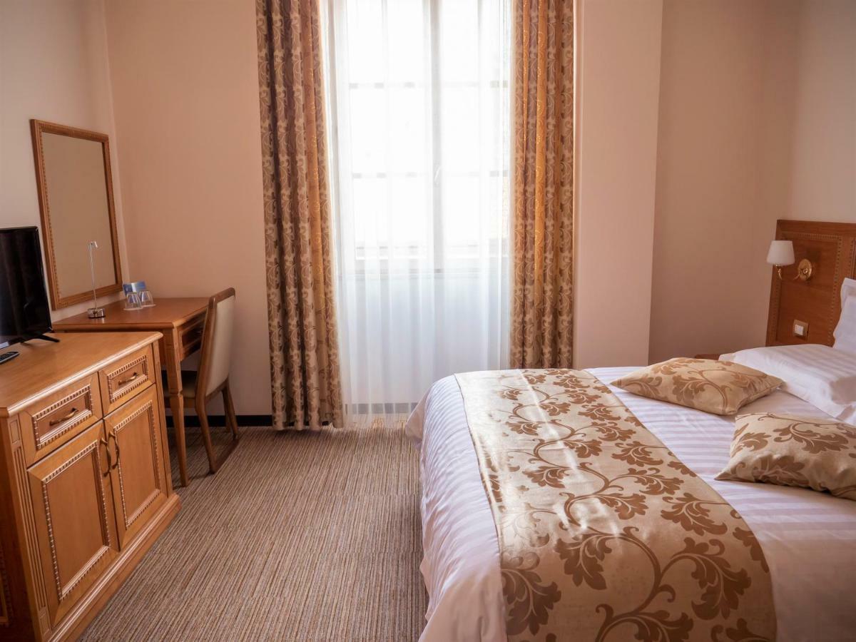 Hotel Boka Тирана Екстер'єр фото