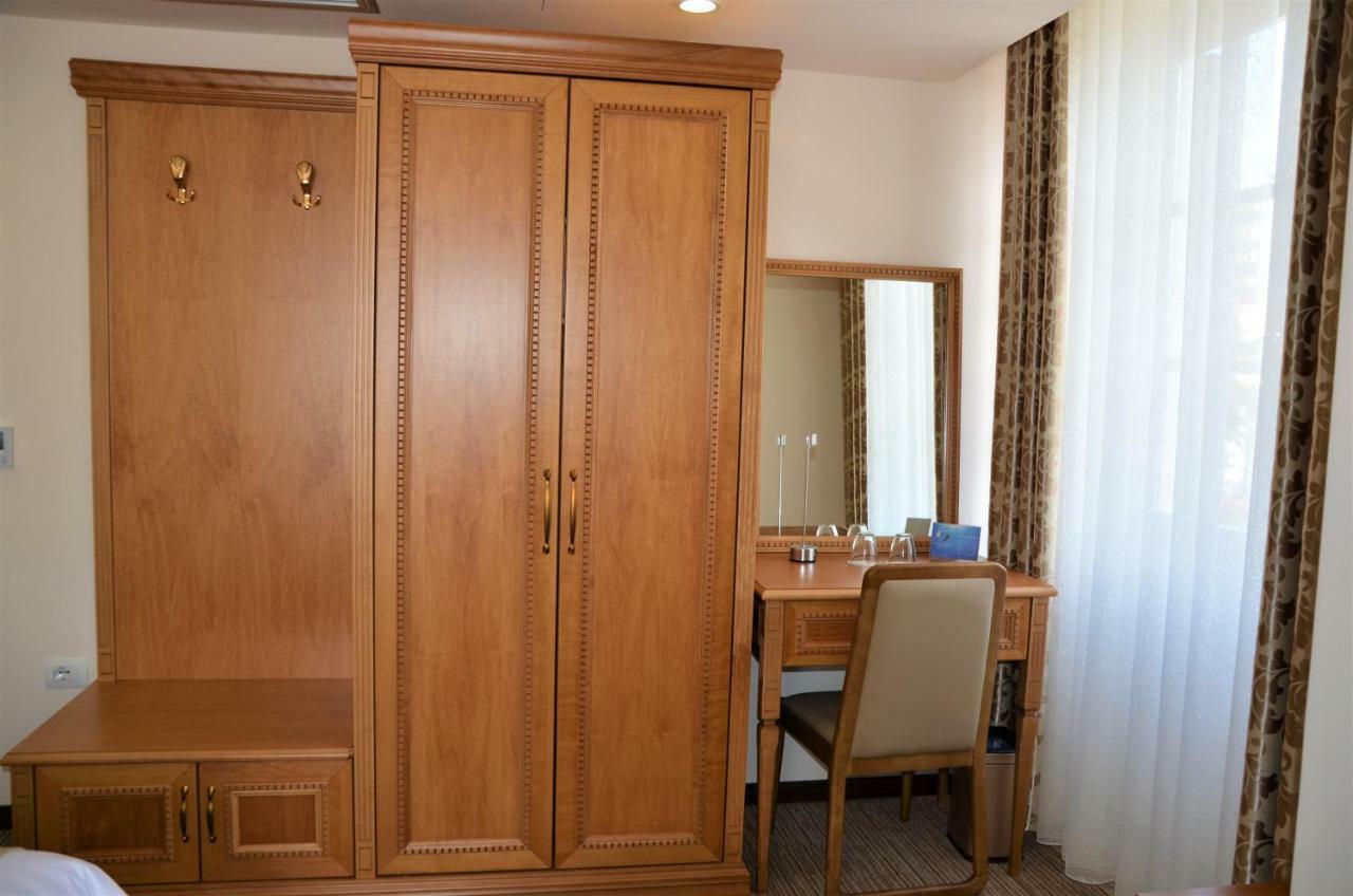 Hotel Boka Тирана Екстер'єр фото